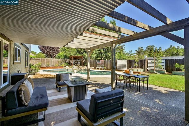 151 Blue Canyon Way, Martinez, CA 94553