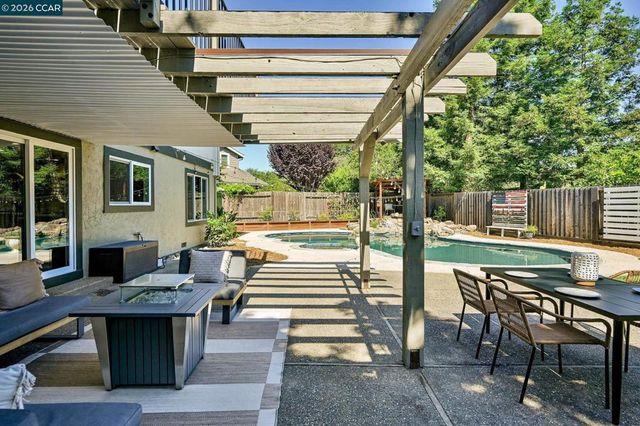 151 Blue Canyon Way, Martinez, CA 94553