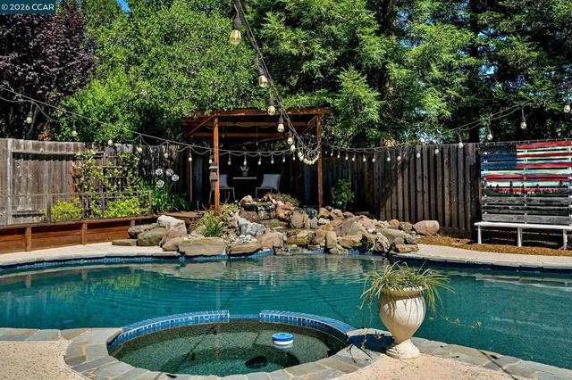151 Blue Canyon Way, Martinez, CA 94553
