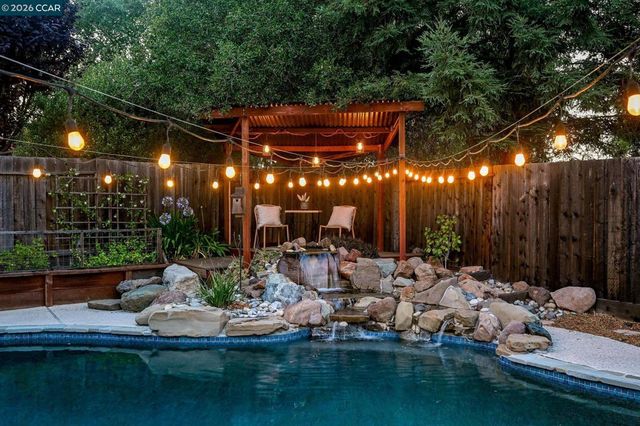 151 Blue Canyon Way, Martinez, CA 94553