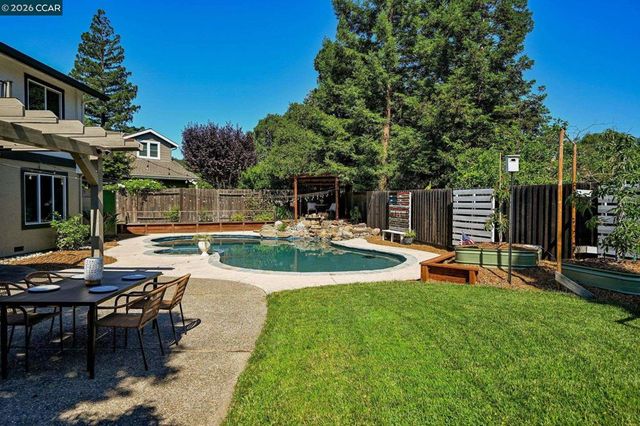 151 Blue Canyon Way, Martinez, CA 94553