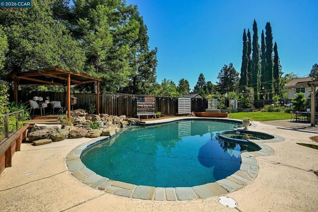 151 Blue Canyon Way, Martinez, CA 94553