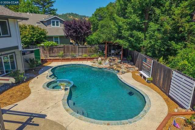 151 Blue Canyon Way, Martinez, CA 94553
