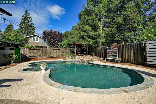 151 Blue Canyon Way, Martinez, CA 94553