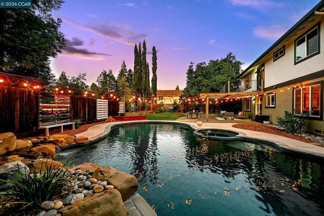 151 Blue Canyon Way, Martinez, CA 94553