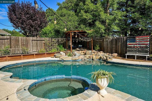 151 Blue Canyon Way, Martinez, CA 94553
