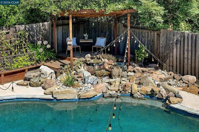 151 Blue Canyon Way, Martinez, CA 94553