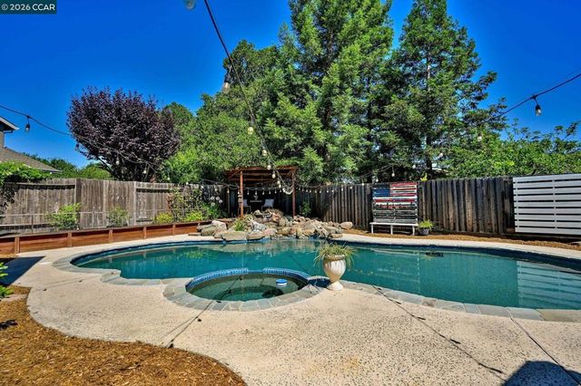 151 Blue Canyon Way, Martinez, CA 94553