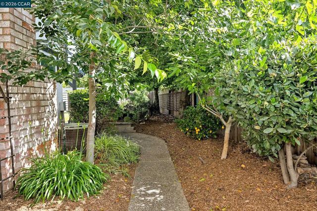 151 Blue Canyon Way, Martinez, CA 94553