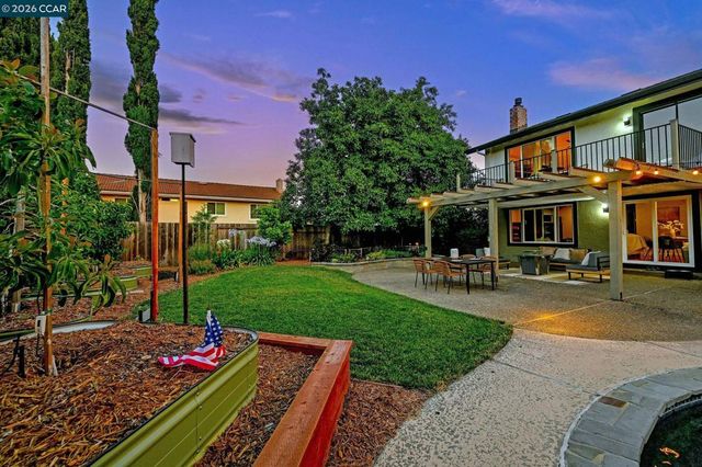 151 Blue Canyon Way, Martinez, CA 94553