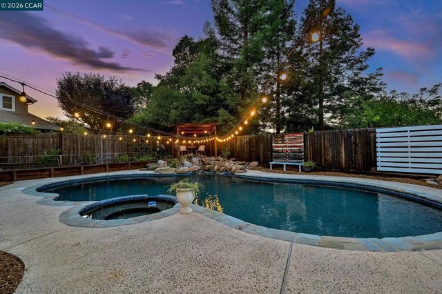 151 Blue Canyon Way, Martinez, CA 94553
