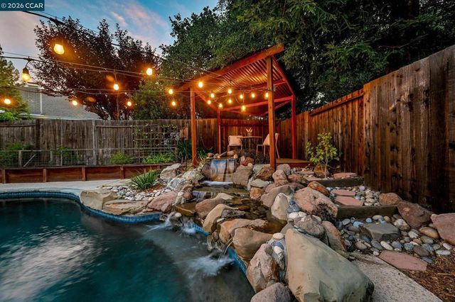 151 Blue Canyon Way, Martinez, CA 94553