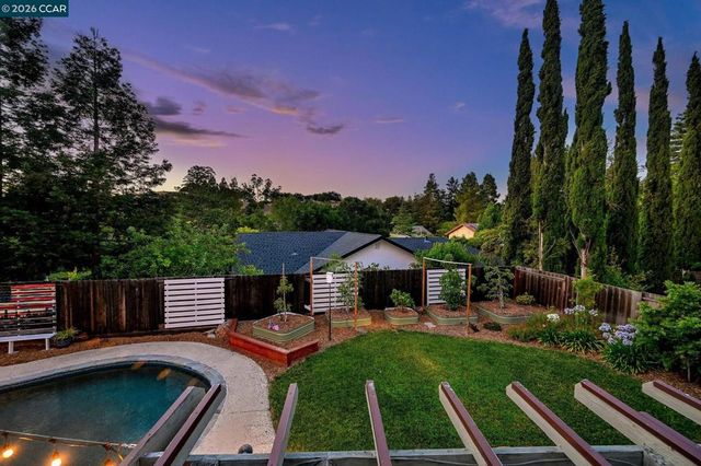 151 Blue Canyon Way, Martinez, CA 94553