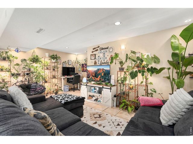 953 N Greeley Ave, Johnstown, CO 80534