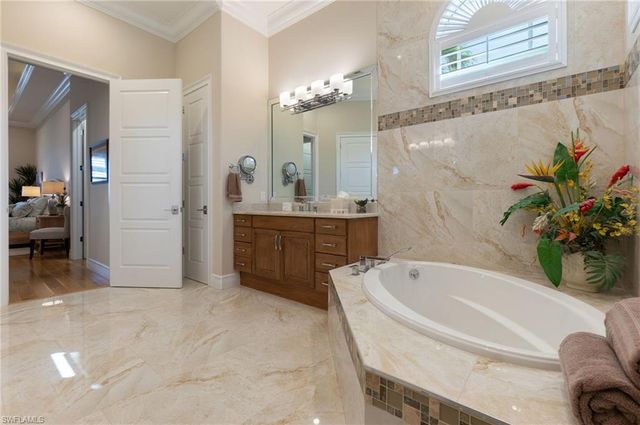 18018 Broadview DR, Naples, FL 34114