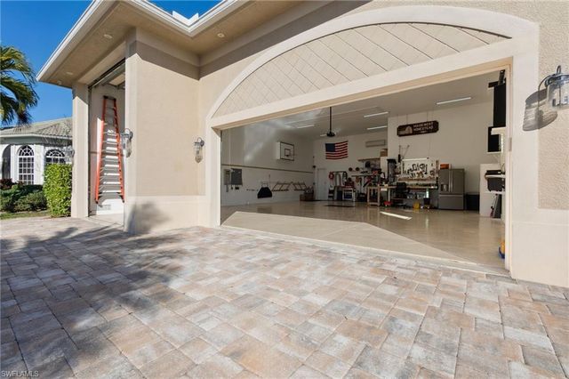 18018 Broadview DR, Naples, FL 34114