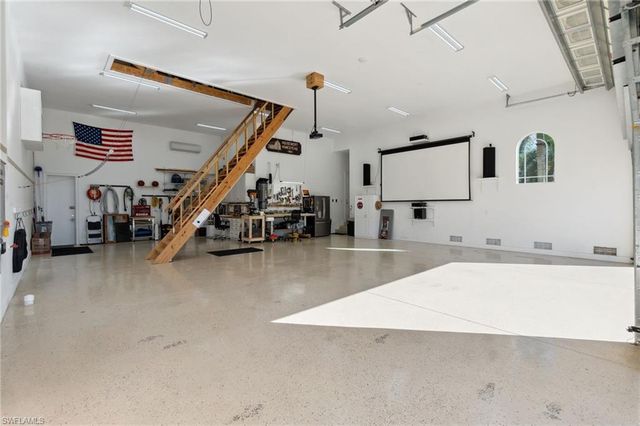 18018 Broadview DR, Naples, FL 34114