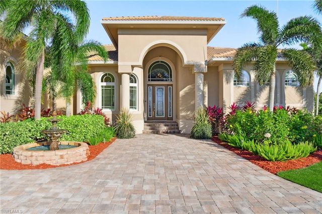 18018 Broadview DR, Naples, FL 34114
