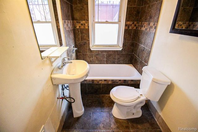 15360 Cruse Street, Detroit, MI 48227