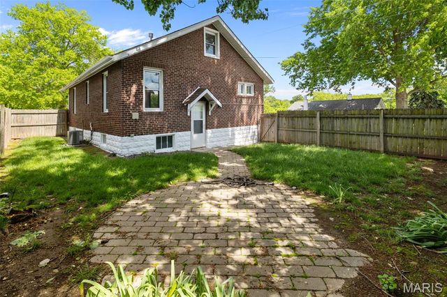 7700 Lovella Avenue, St Louis, MO 63117