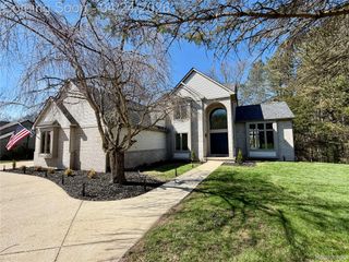 3298 Habitat Trail, Hamburg Township, MI 48169