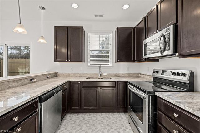 2801 Baldwin DR, Chesapeake, VA 23321