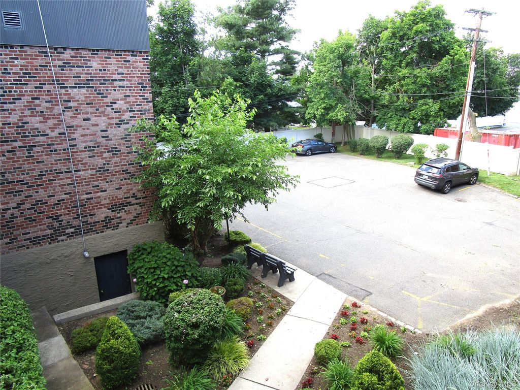 40 Daley Place 126, Lynbrook, NY 11563 — photo 2