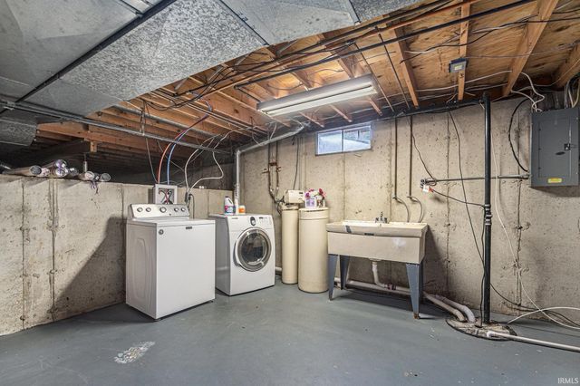 3120 Cherry Tree Lane, Elkhart, IN 46514