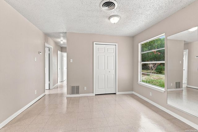 1807 Harness Ln, San Antonio, TX 78227