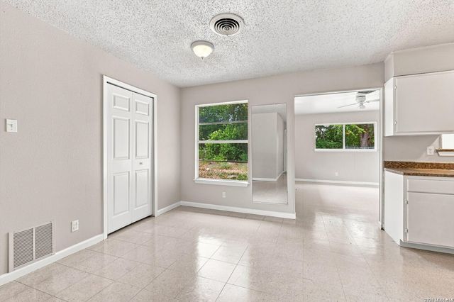1807 Harness Ln, San Antonio, TX 78227