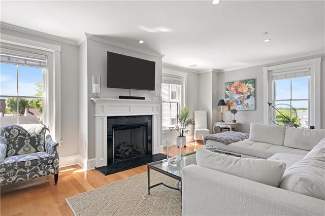423 Hope Street D, Bristol, RI 02809