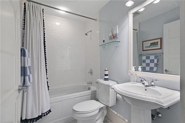 423 Hope Street D, Bristol, RI 02809