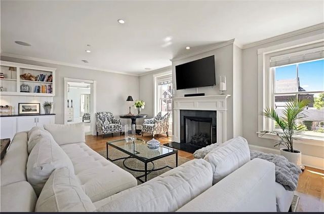 423 Hope Street D, Bristol, RI 02809