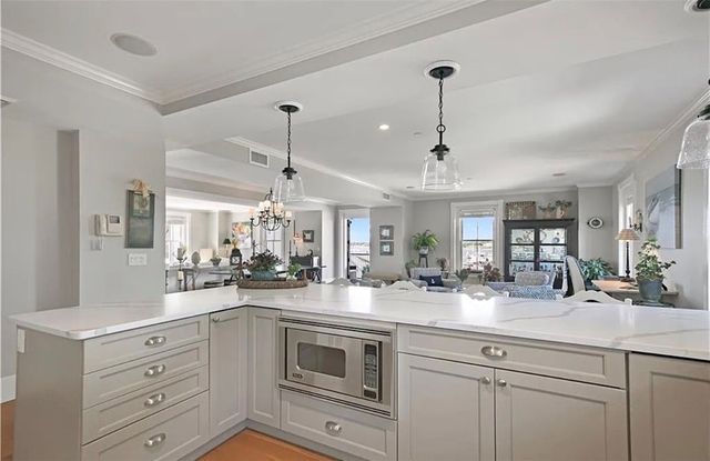 423 Hope Street D, Bristol, RI 02809