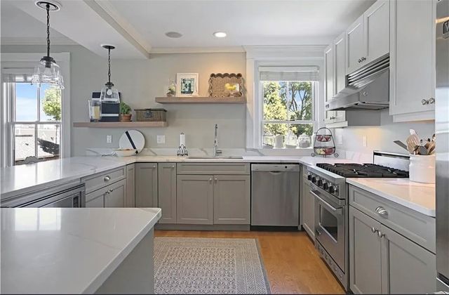 423 Hope Street D, Bristol, RI 02809