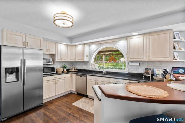 1 Hidden Brook Road, Hamden, CT 06518