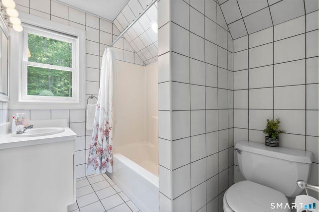 1 Hidden Brook Road, Hamden, CT 06518