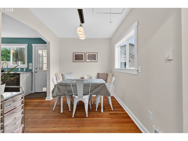 911 Nw FARGO St, Camas, WA 98607