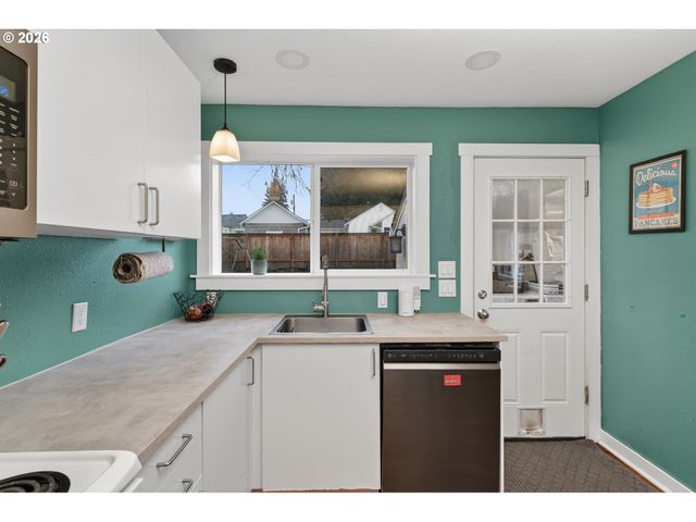 911 Nw FARGO St, Camas, WA 98607