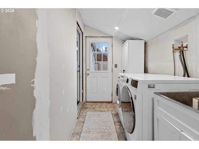 911 Nw FARGO St, Camas, WA 98607