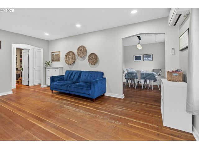 911 Nw FARGO St, Camas, WA 98607