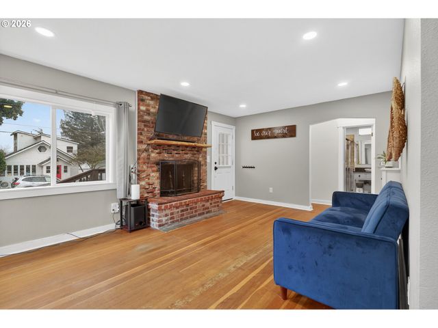 911 Nw FARGO St, Camas, WA 98607