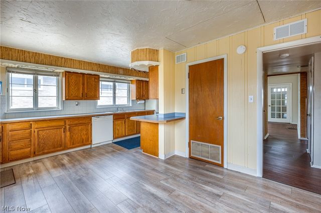 1303 Dartmoor Avenue, Parma, OH 44134