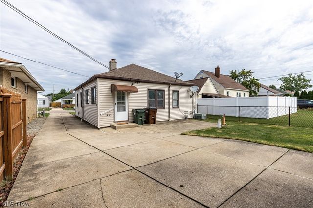 1303 Dartmoor Avenue, Parma, OH 44134