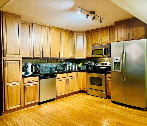 18051 Biscayne Blvd 503, Aventura, FL 33160