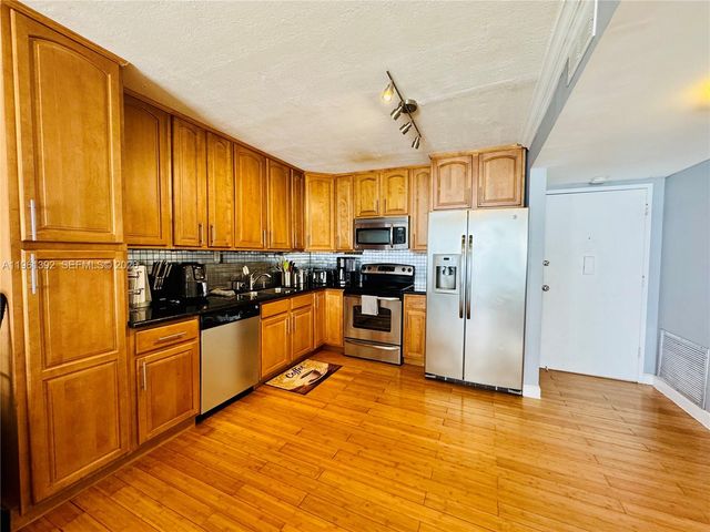 18051 Biscayne Blvd 503, Aventura, FL 33160