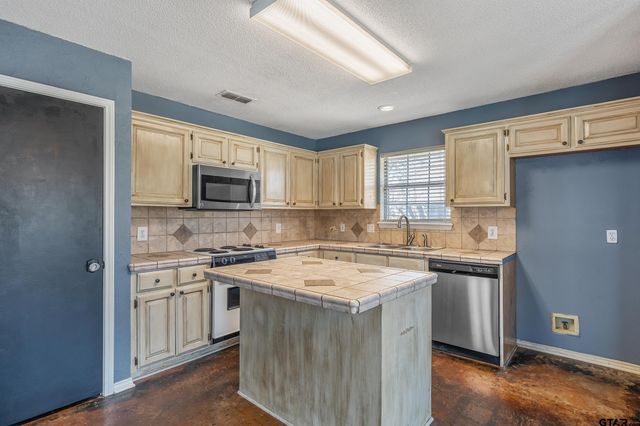 1709 Waterway Cove, Whitehouse, TX 75791