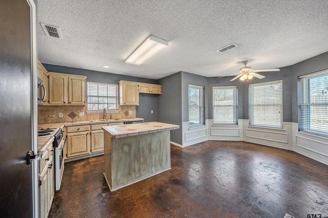 1709 Waterway Cove, Whitehouse, TX 75791