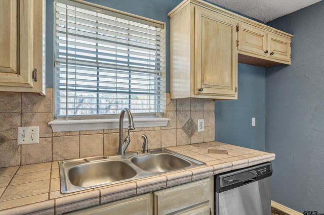 1709 Waterway Cove, Whitehouse, TX 75791