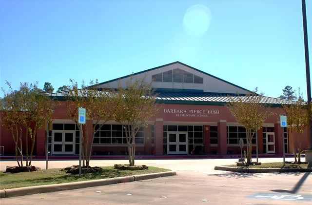 102 N Hollylaurel Circle, The Woodlands, TX 77382